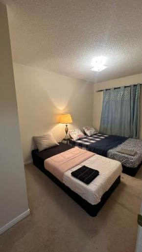 Brampton Bungalow- Near Sheridan Downtown